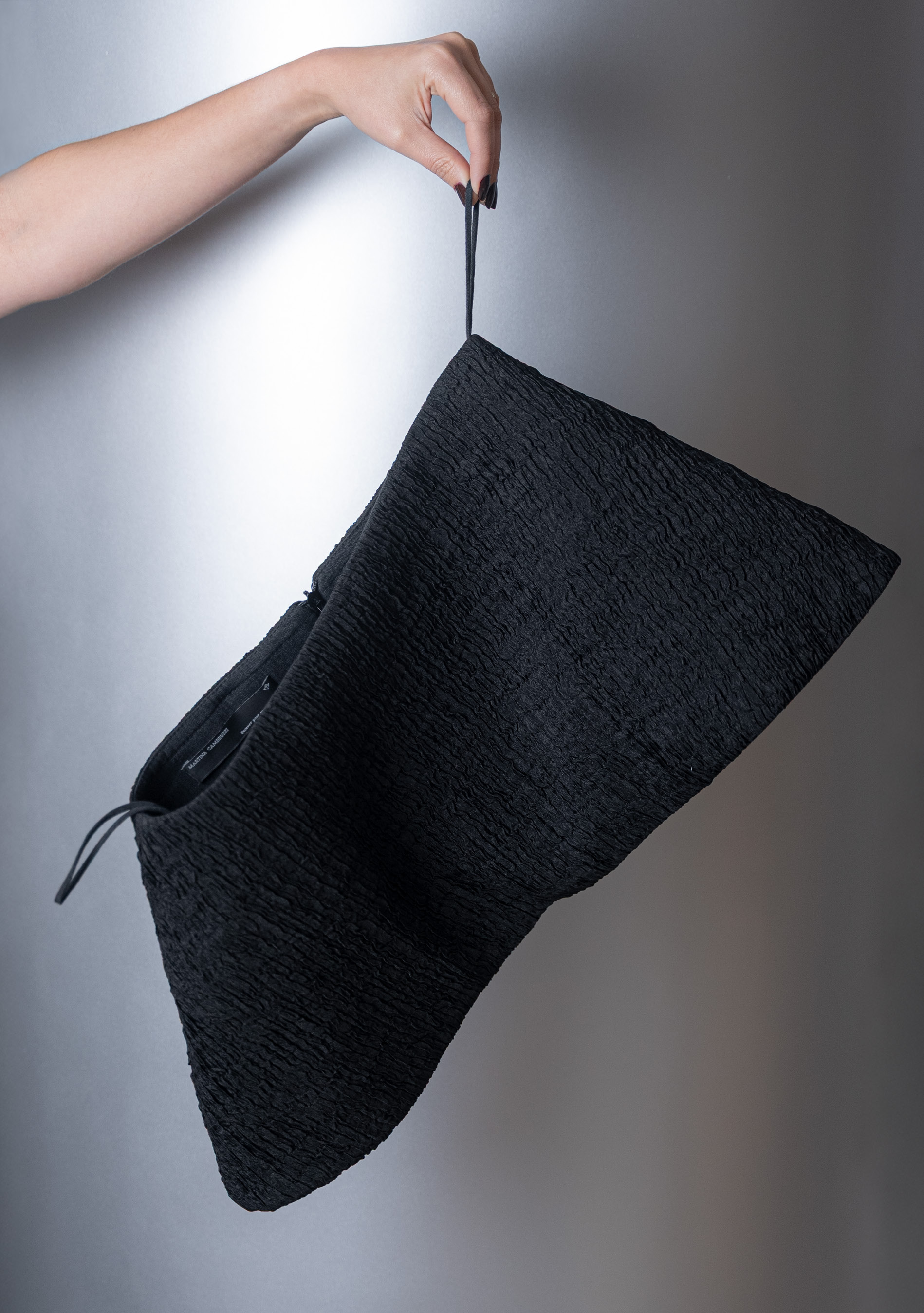 Jamile Rech - Vestido longo preto texturizado minimalista