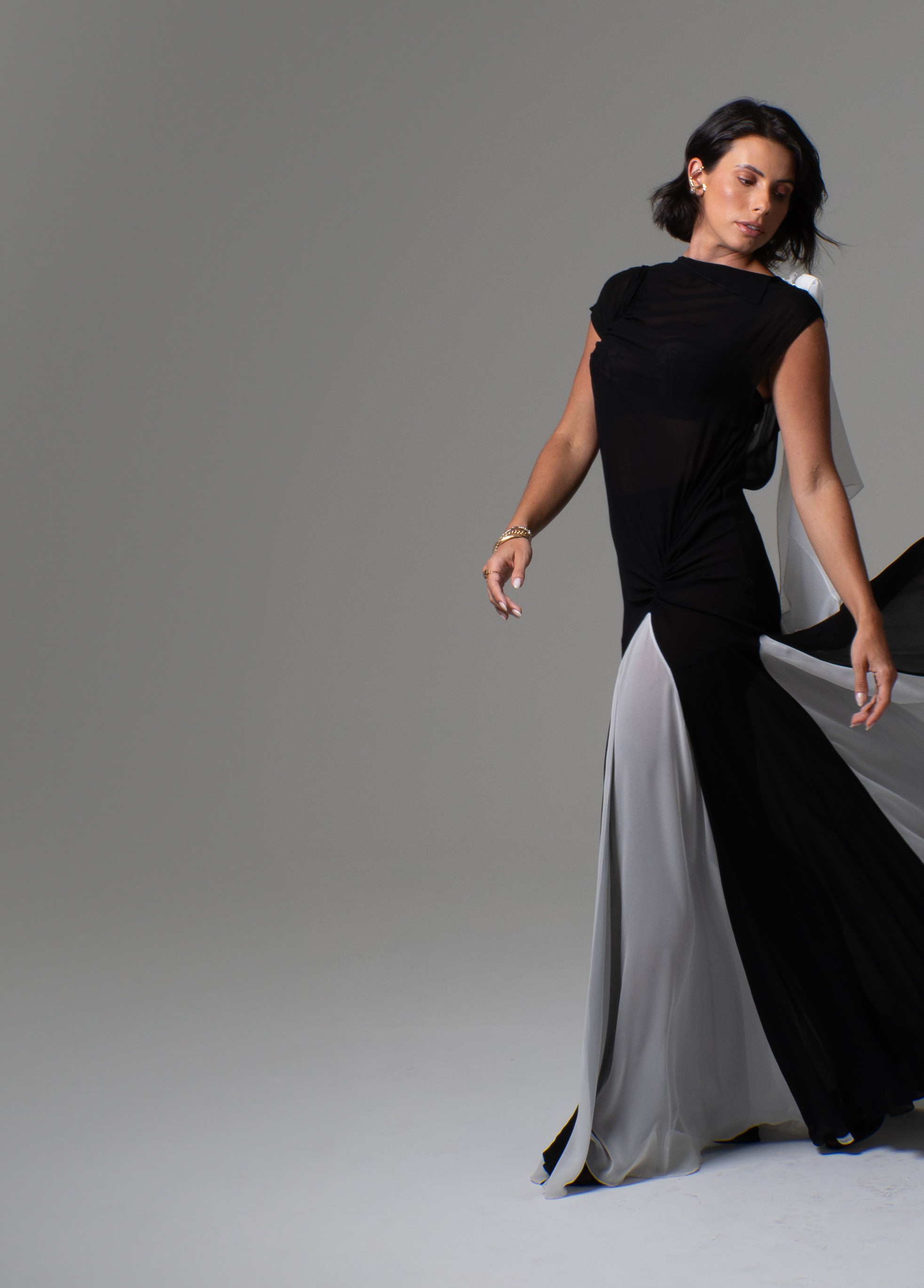 Jamile Rech - Vestido preto minimalista texturizado com peplum